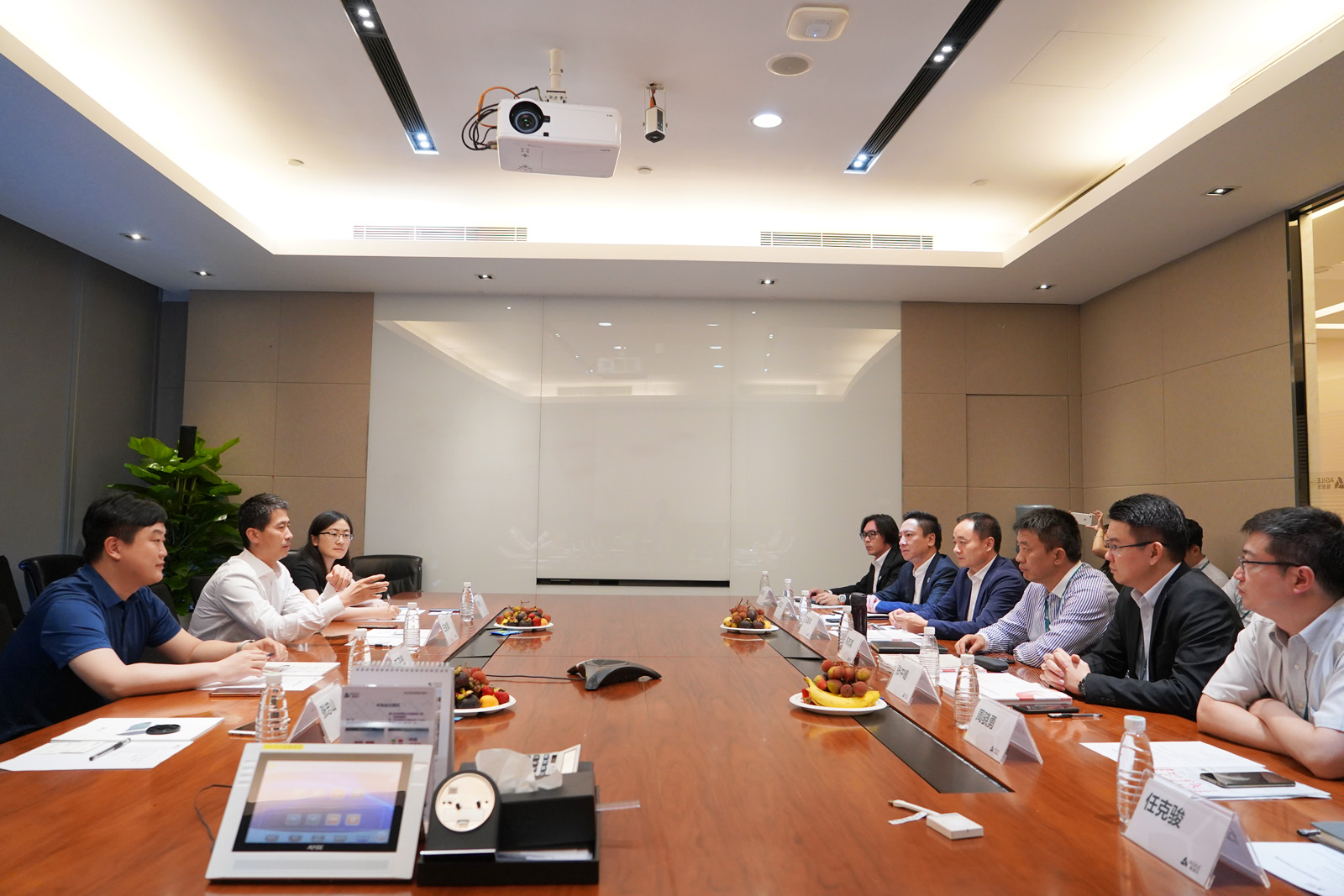 1559098132301147.jpg 雅居乐领导与中国建设报社一行进行研讨.jpg